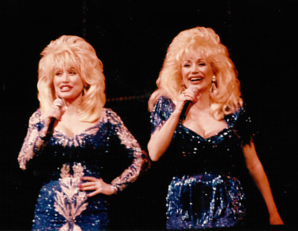 Dolly Parton sings with Sandy Anderson